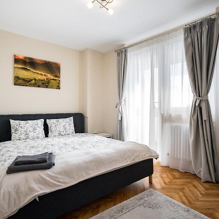 City View Apartment With Private Balcony Bucharest Exterior photo