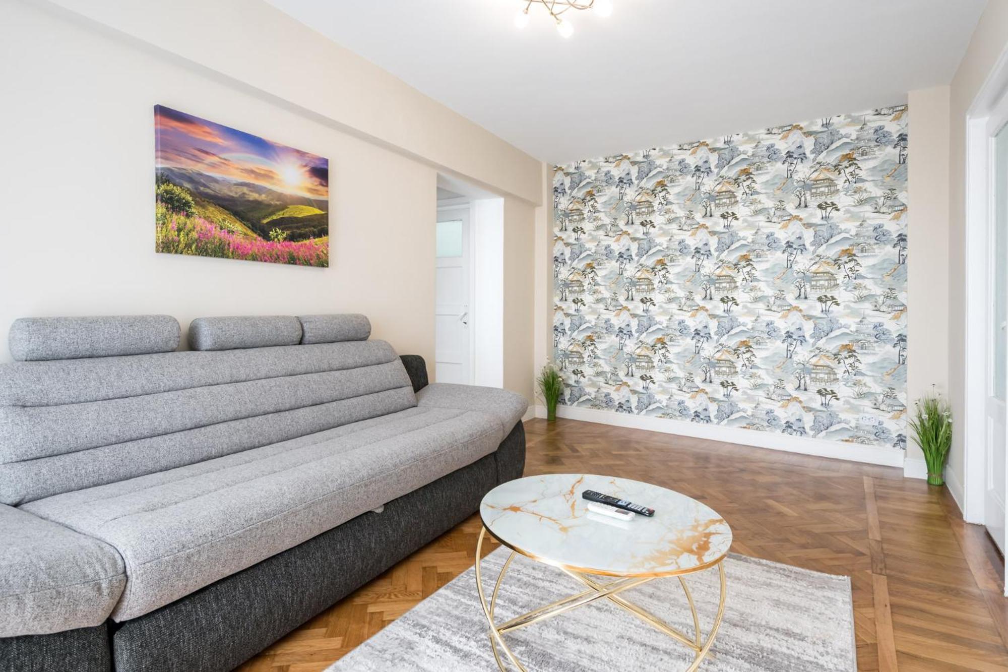 City View Apartment With Private Balcony Bucharest Exterior photo
