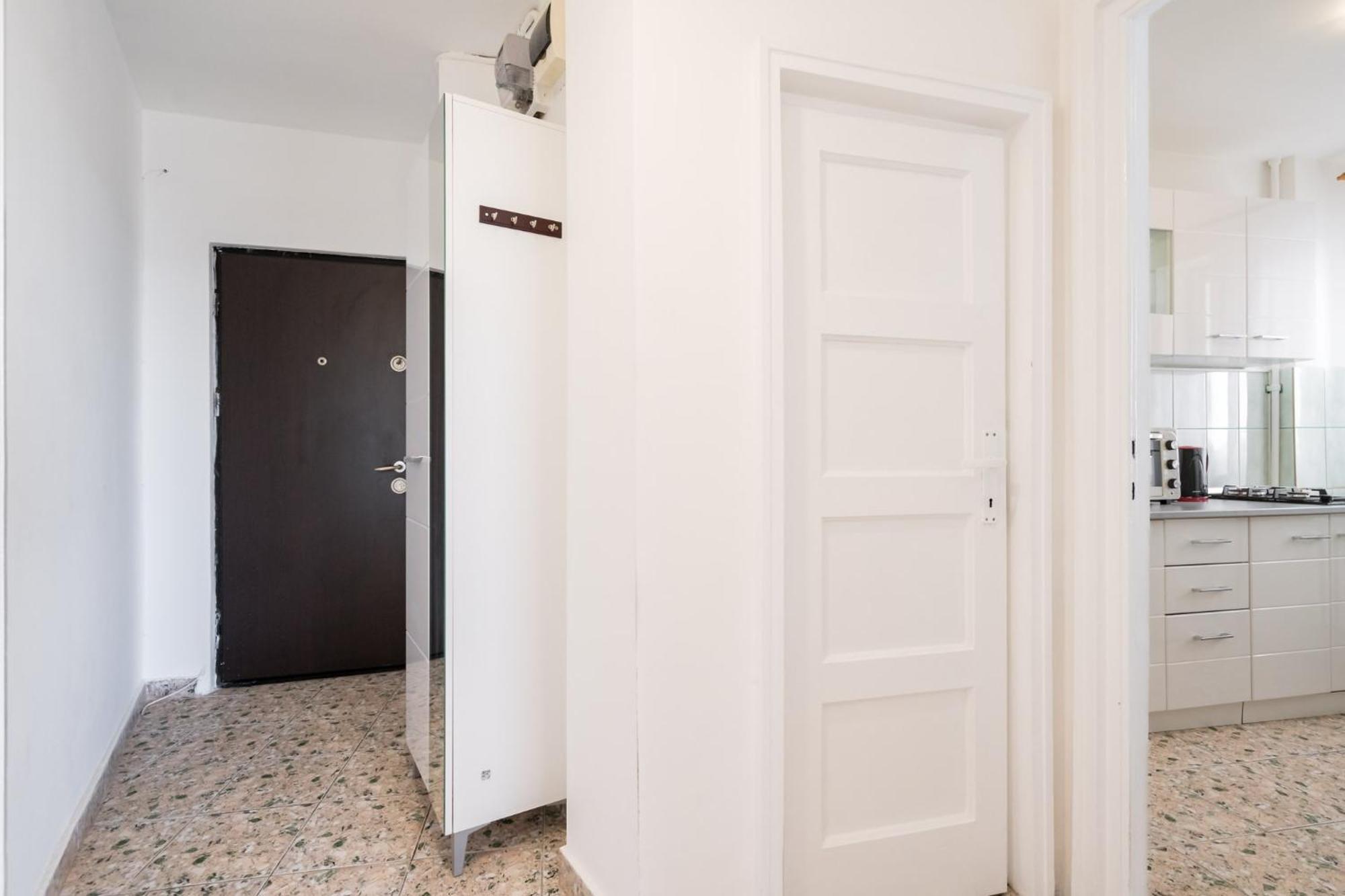 City View Apartment With Private Balcony Bucharest Exterior photo