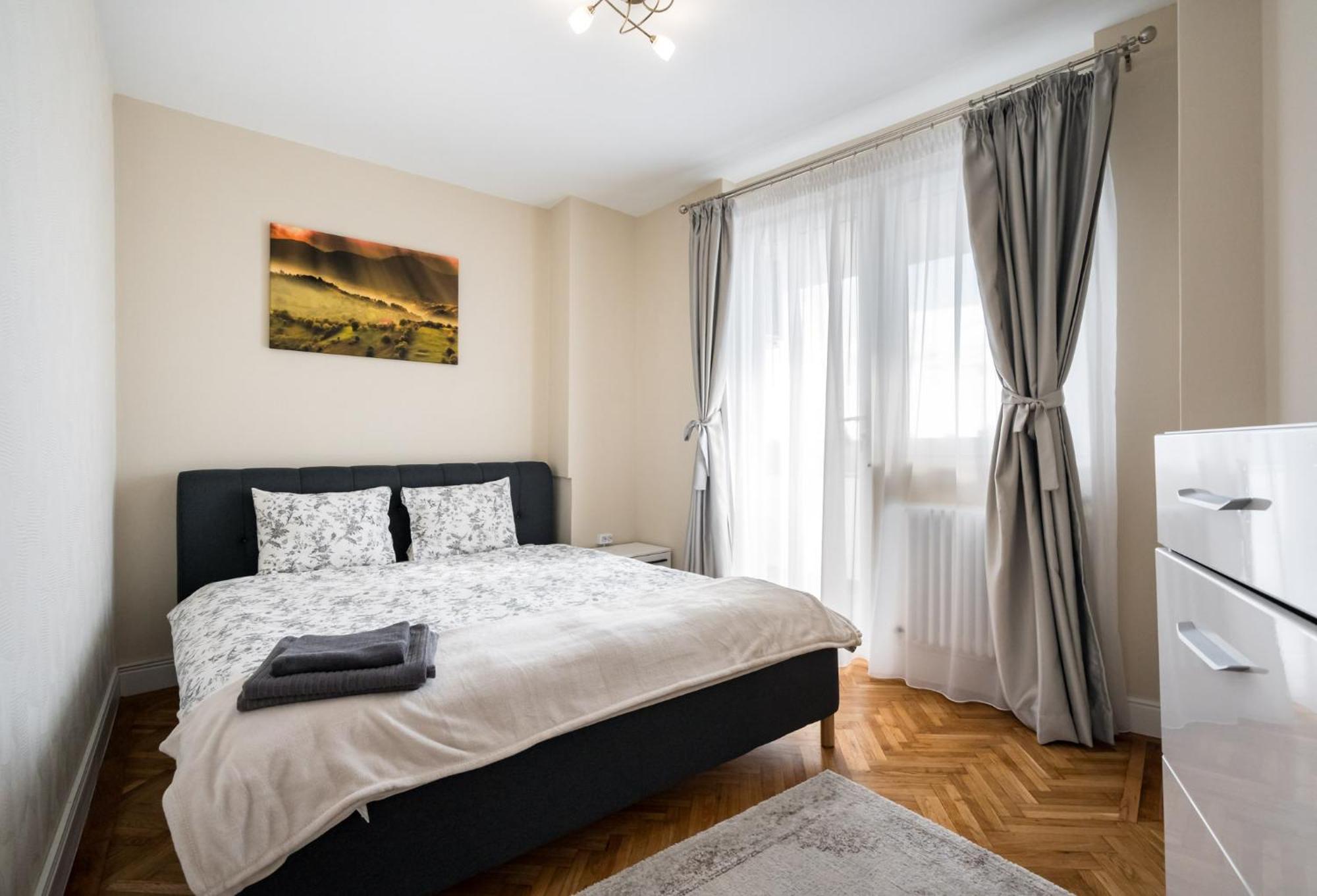 City View Apartment With Private Balcony Bucharest Exterior photo