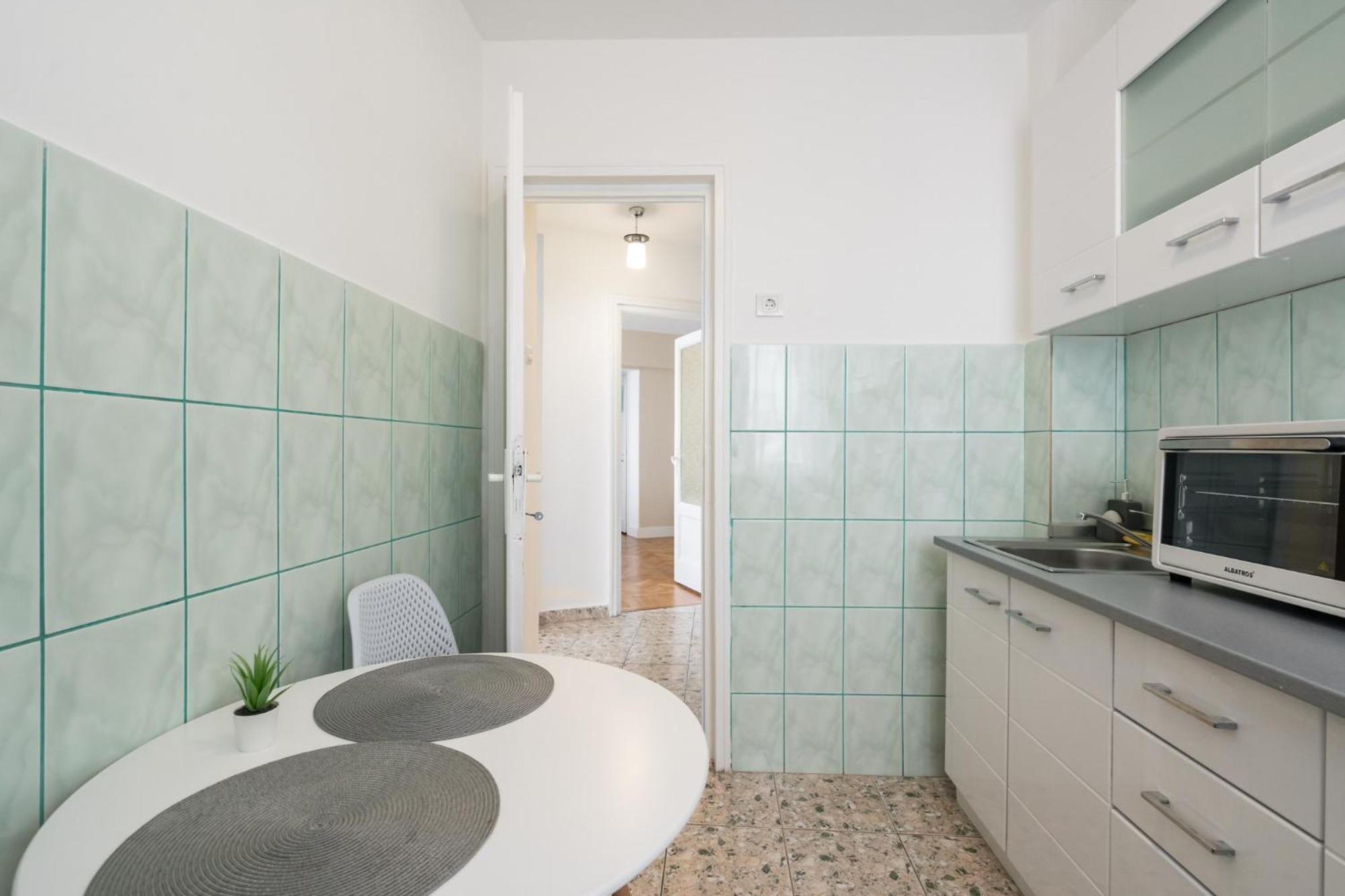 City View Apartment With Private Balcony Bucharest Exterior photo