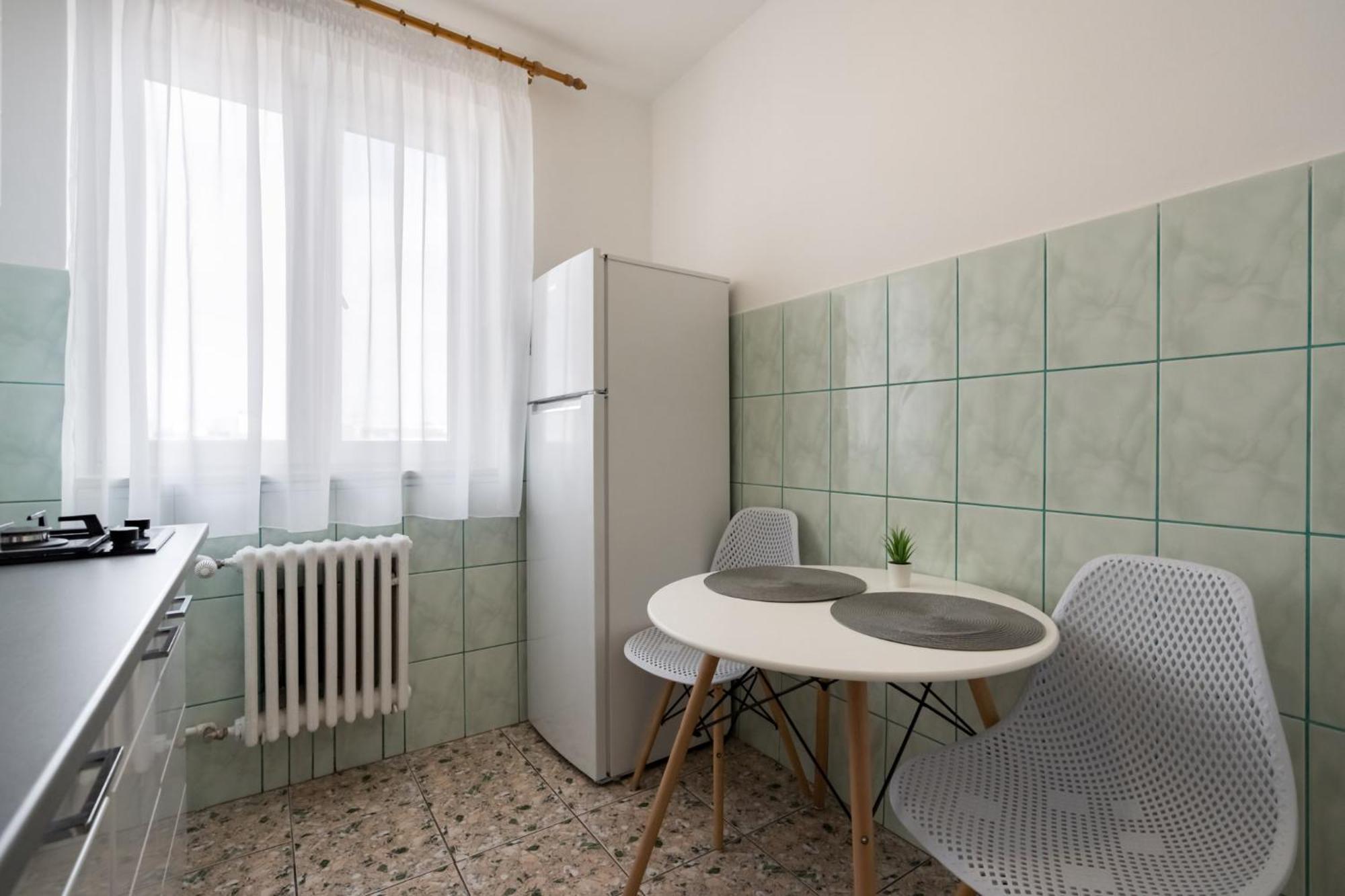 City View Apartment With Private Balcony Bucharest Exterior photo